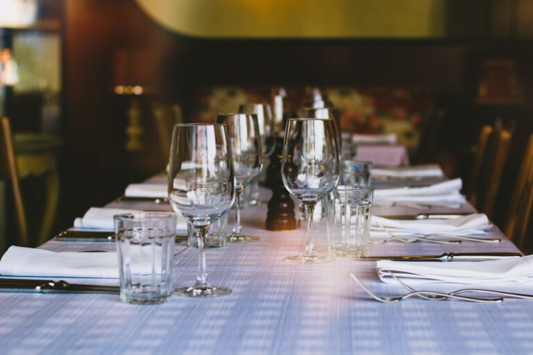 Catering na event firmowy – jak dopasować menu do charakteru marki