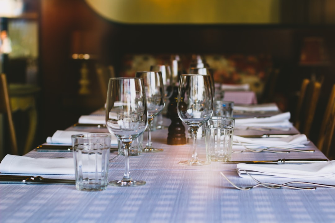 Catering na event firmowy – jak dopasować menu do charakteru marki