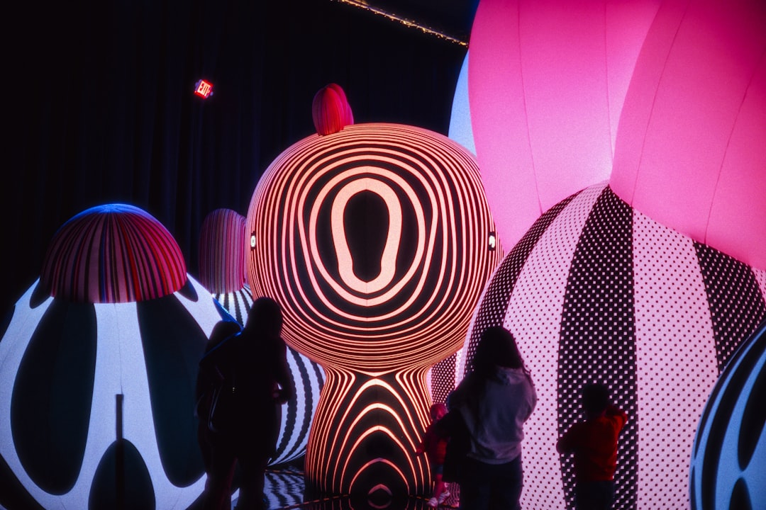 Dekoracje eventowe – adaptacja scenografii do różnych grup docelowych