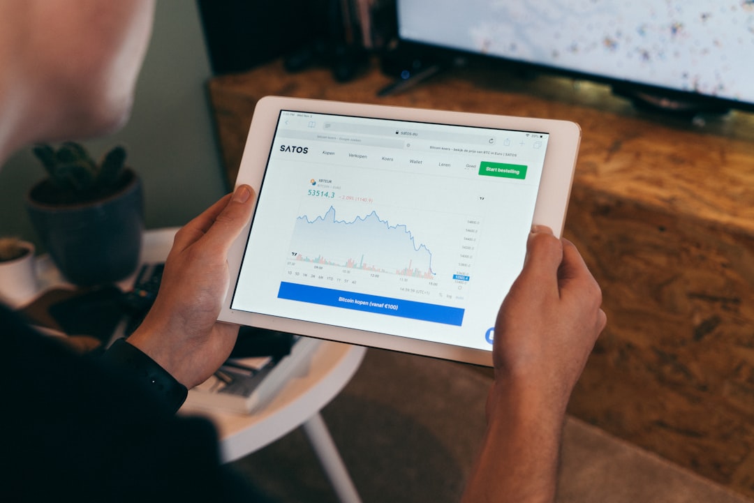 Skuteczność promocji eventu – jak mierzyć konwersje w kanałach online